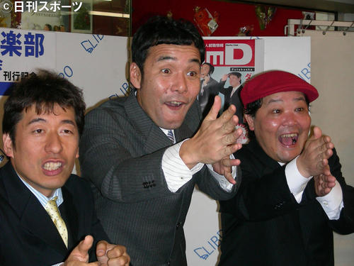 ダチョウ倶楽部の上島竜兵さん（右）、肥後克広（中央）と寺門ジモン
