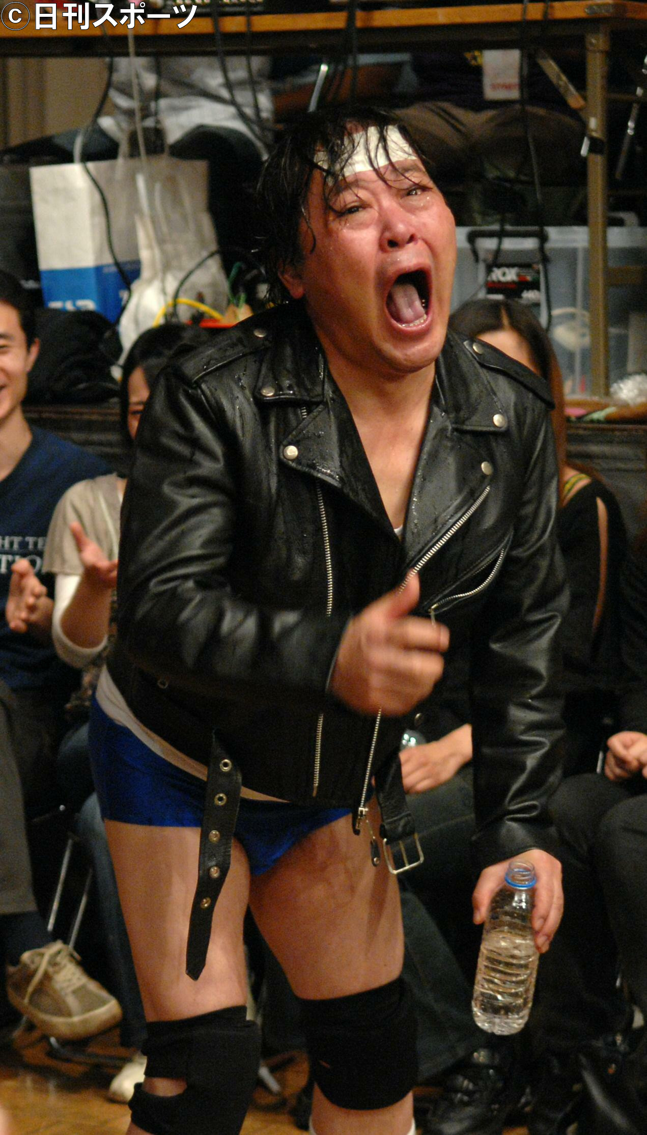 2007年6月、全日本後楽園大会　大仁田厚にふんし入場する上島竜兵さん