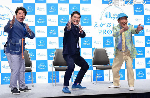 2022年4月、記者発表会に臨むダチョウ倶楽部の、左から寺門ジモン、肥後克広、上島竜兵さん