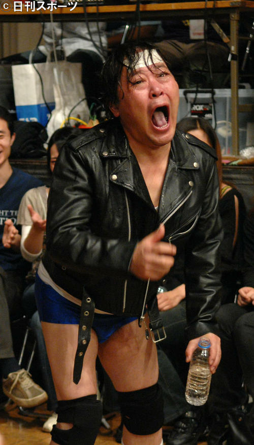 2007年6月、全日本後楽園大会　大仁田厚にふんし入場する上島竜兵さん