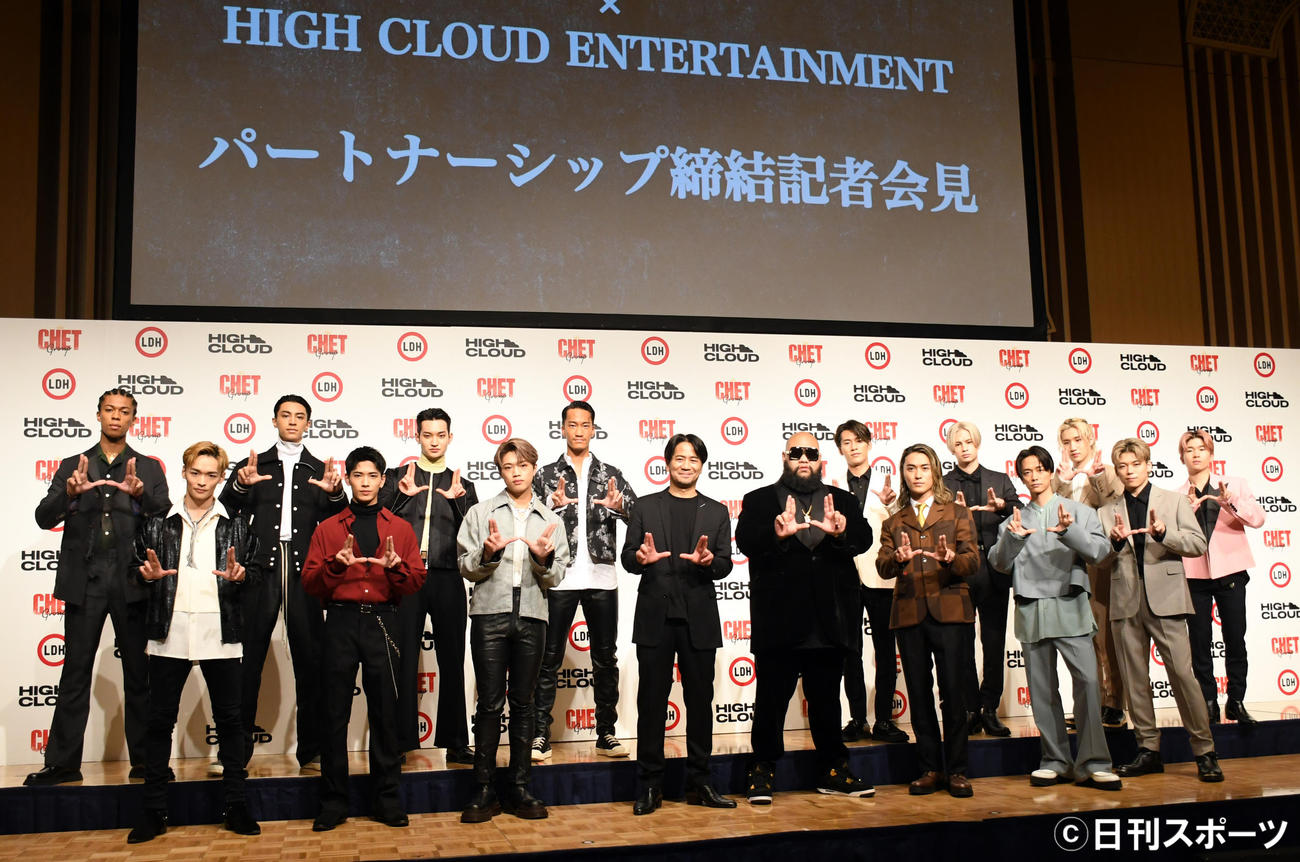 「LDH JAPAN×HIGH CLOUD ENTERTAINMENT」パートナーシップ締結会見に出席したEXILE HIRO（中央）とBALLISTIK BOYZ（右）とPSYCHIC FEVER（左）（撮影・大友陽平）