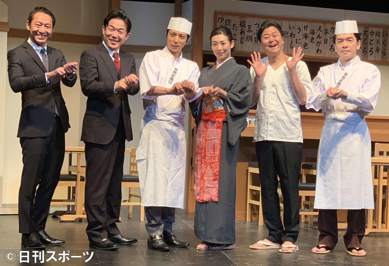公開リハーサルを行った、左から築地玉寿司4代目の中野里陽平社長、ペナルティのヒデ、武田知大、鳳恵弥、ウーマンラッシュアワーの中川パラダイス、IKKAN（撮影・松尾幸之介）