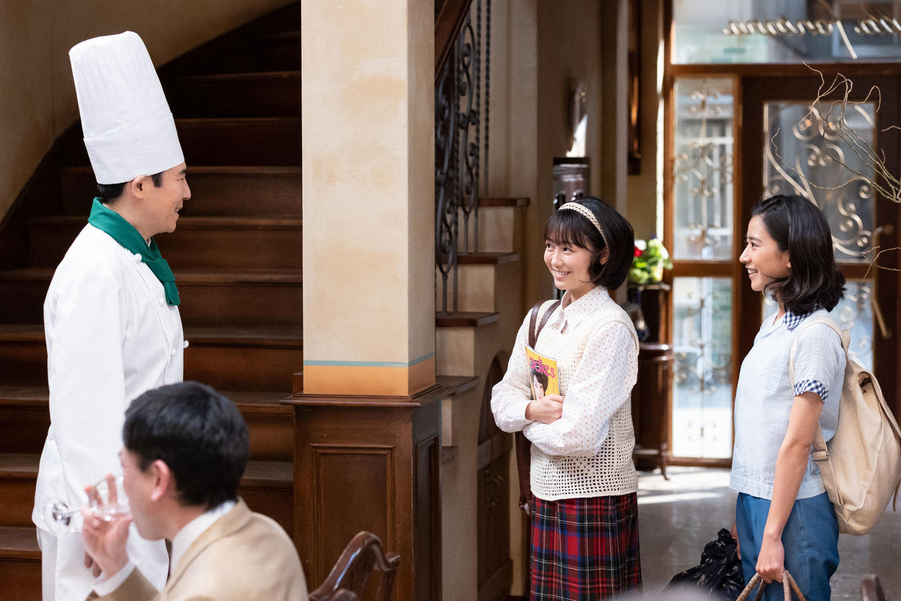 朝ドラ「ちむどんどん」より。銀座のレストランで料理長の二ツ橋光二（高嶋政伸）と対面した比嘉暢子（右＝黒島結菜）（C）NHK