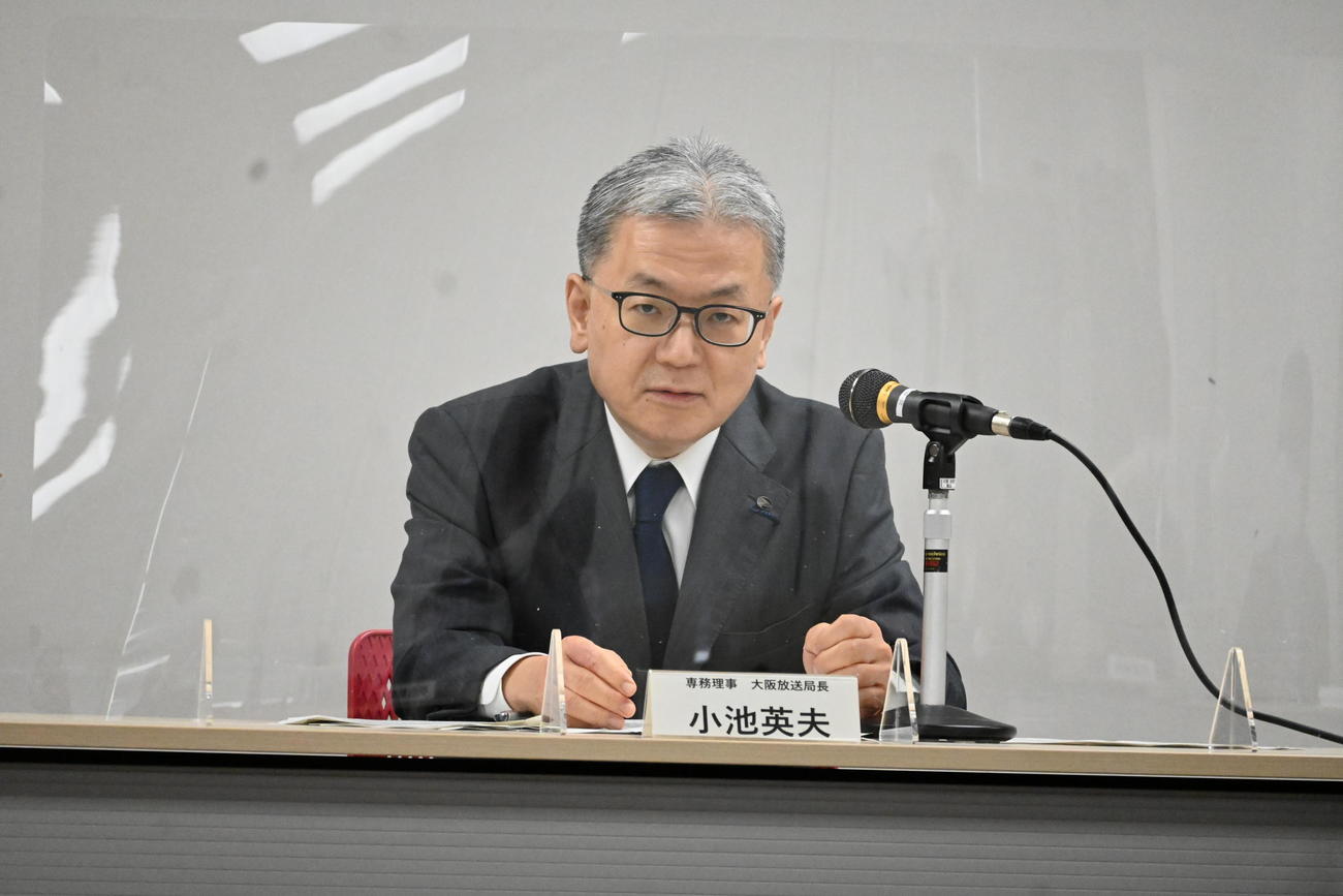 定例会見を行ったNHK大阪放送局の小池英夫新局長（撮影・松浦隆司）