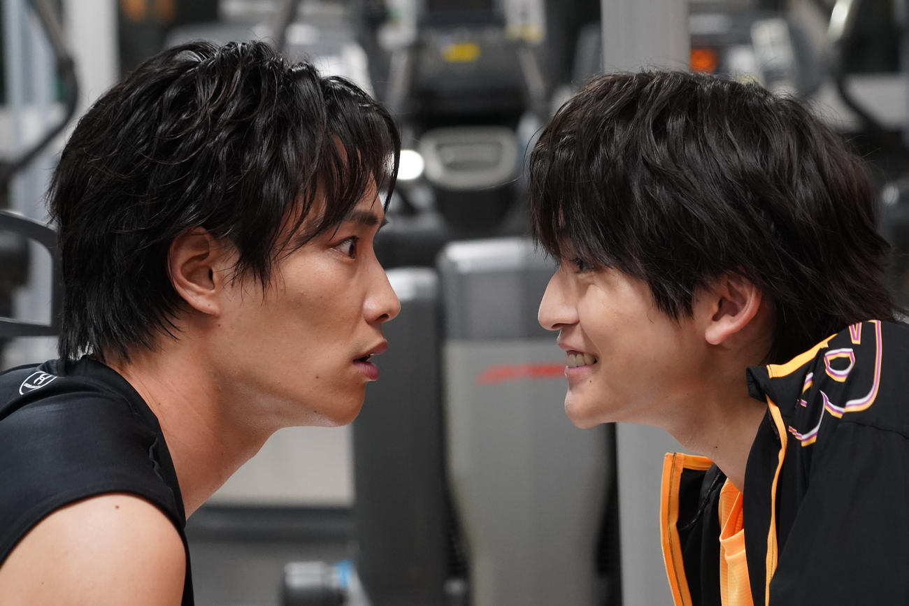 ドラマ「悪女」の場面写真。小野忠と山瀬くん