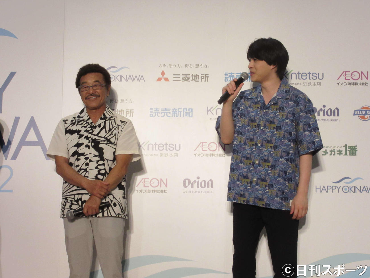 沖縄本土復帰50周年記念イベント「HAPPY OKINAWA FESTA2022」に出席した具志堅用高（左）と西銘駿（撮影・加藤理沙）