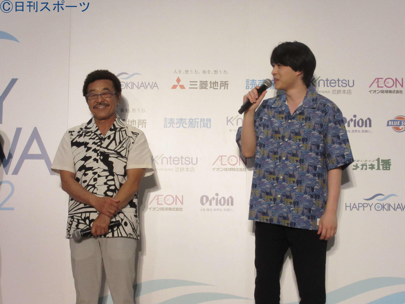 沖縄本土復帰50周年記念イベント「HAPPY OKINAWA FESTA2022」に出席した具志堅用高（左）と西銘駿（撮影・加藤理沙）