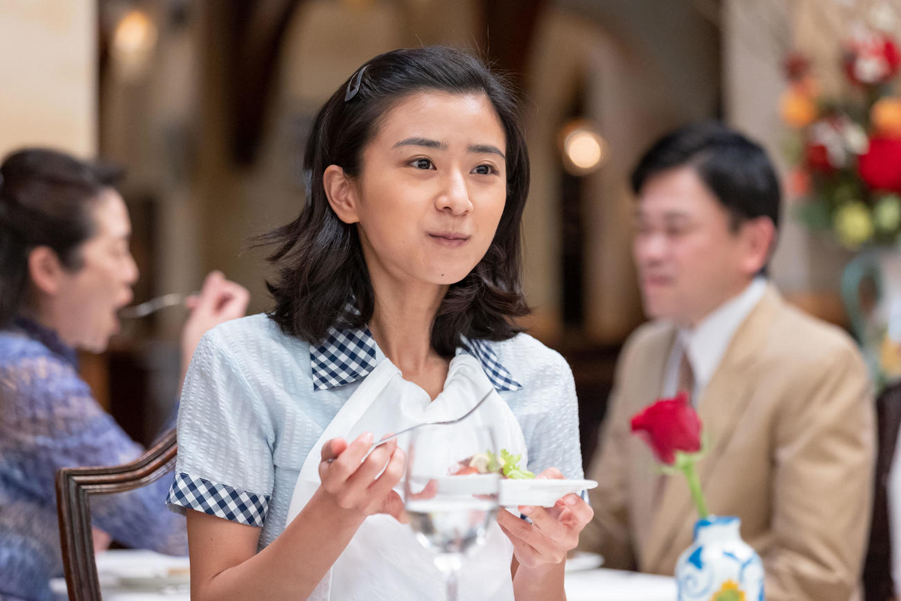 舞台を東京、横浜に移す暢子（黒島結菜）の食事シーン