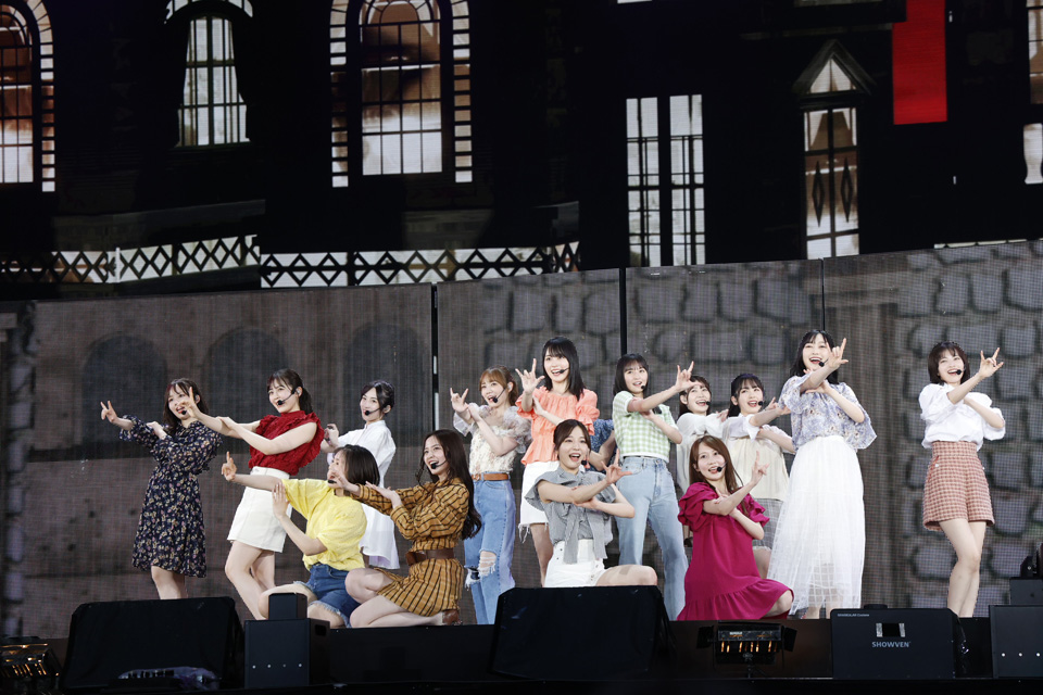 乃木坂デビュー10周年バースデーライブで「I see…」を披露する4期生