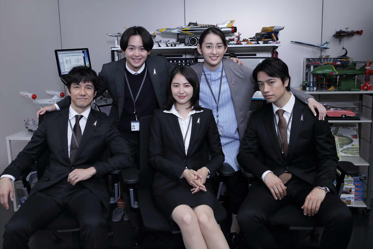 「シン・ウルトラマン」で禍特対を演じた、前列左から西島秀俊、長澤まさみ、斎藤工、後列左から有岡大貴、早見あかり(C)2022「シン・ウルトラマン」製作委員会(C)円谷プロ