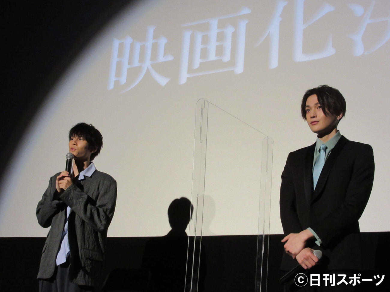 「美しい彼」DVD・Bluray購入者特典イベントに出席し、映画化決定を発表する萩原利久（左）とFANTASTICSの八木勇征（撮影・加藤理沙）