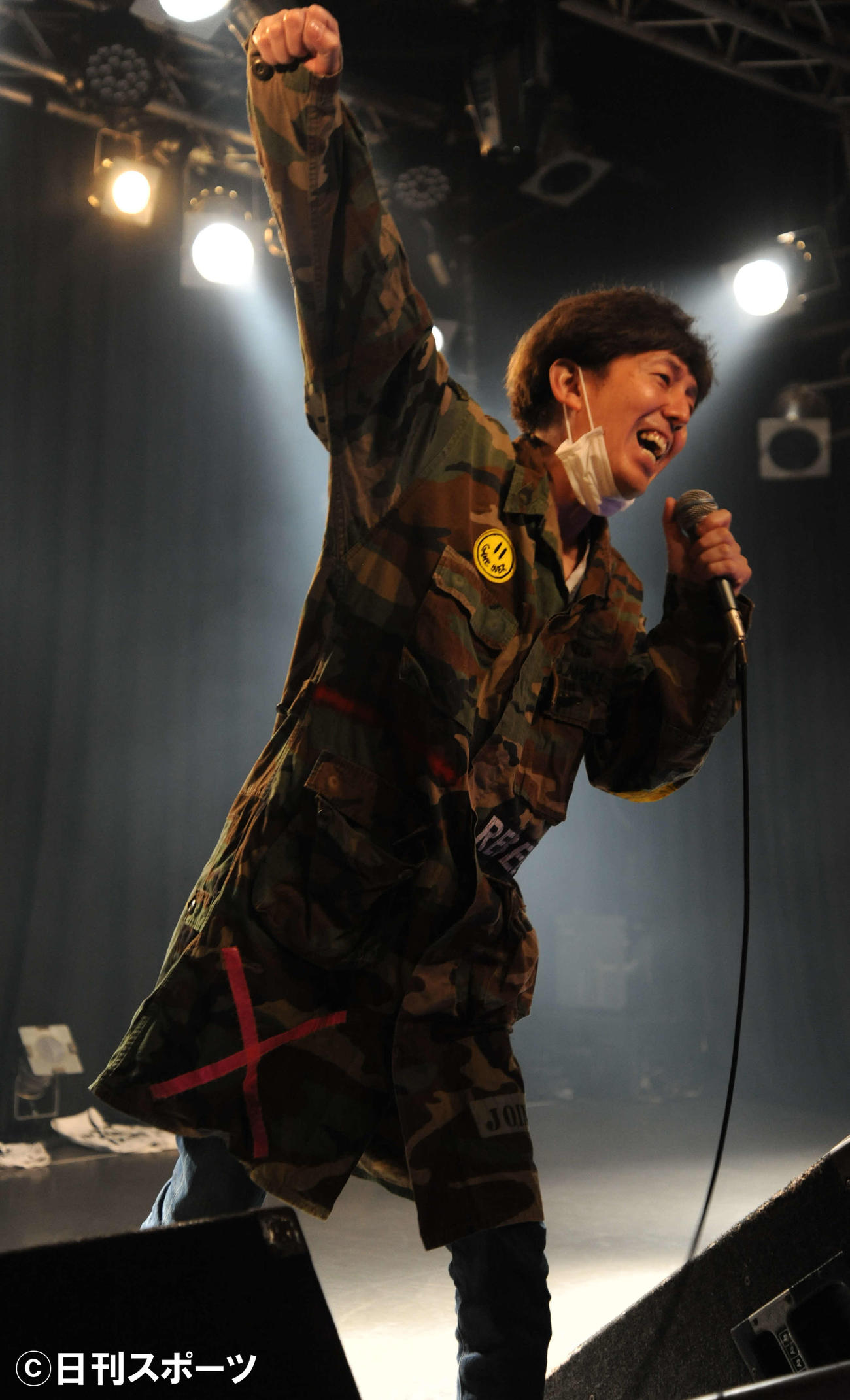 女性6人組アイドルグループ、アイアイタイガーの単独ライブに出演した、スペシャルアドバイザーのお笑いコンビ、2丁拳銃の小堀裕之（撮影・松尾幸之介）
