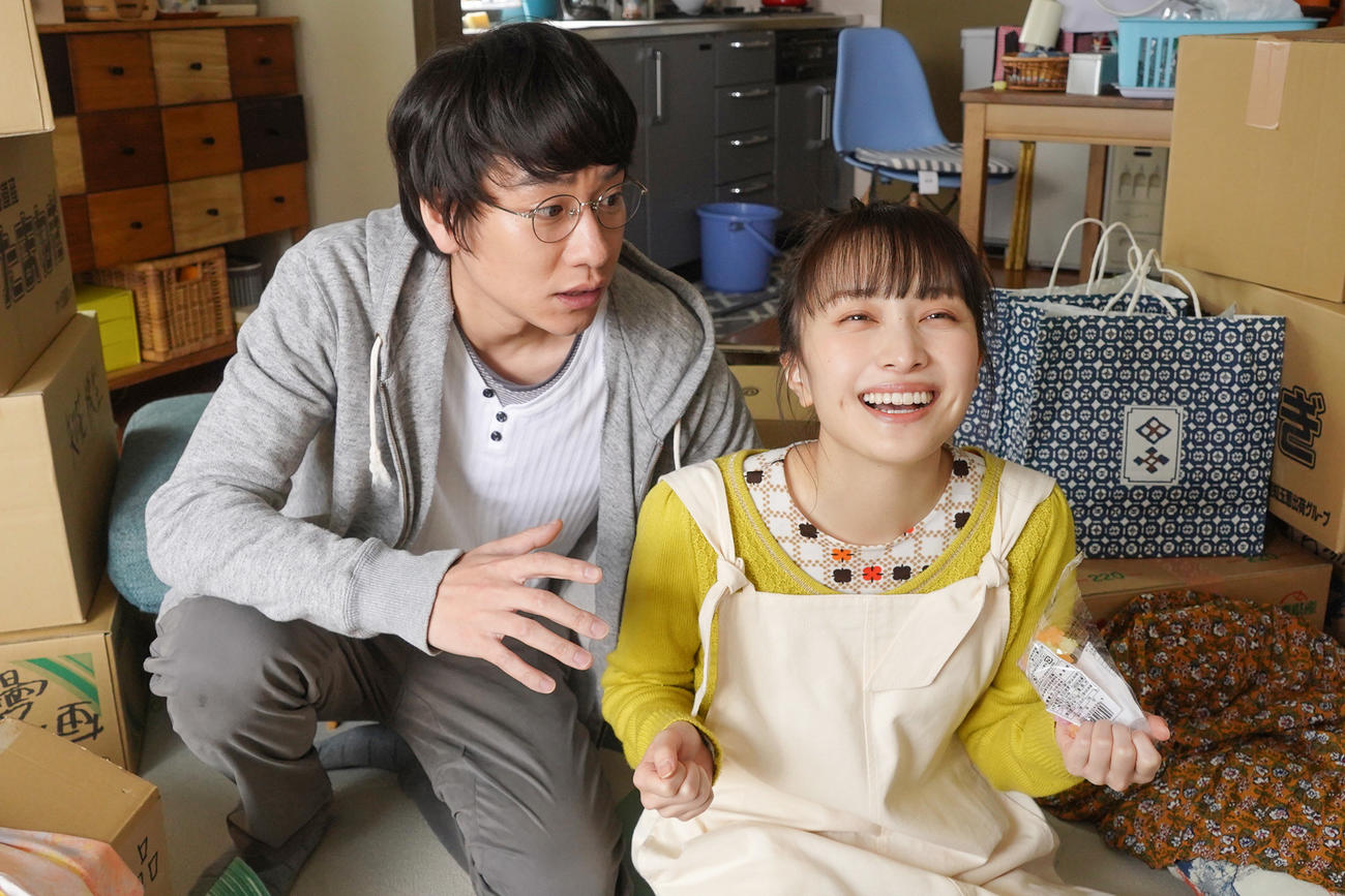 フジテレビ系土ドラ「僕の大好きな妻！」より。左から、落合モトキ、百田夏菜子