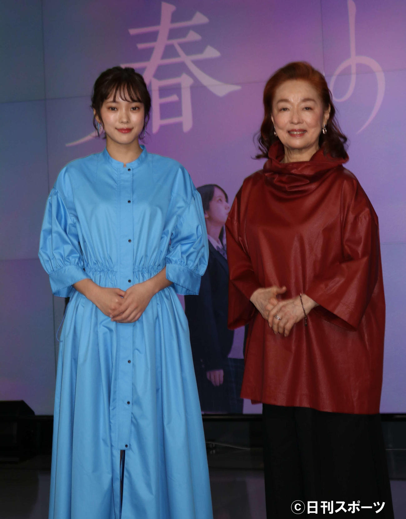 「春の翼」でヒロイン翼を演じる中山来未（左）と、ハル役の宮本信子