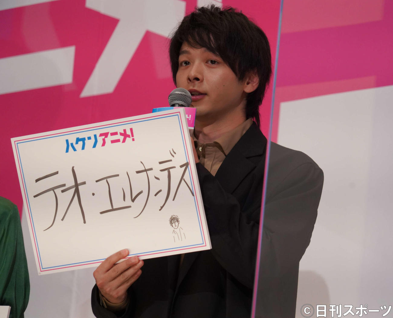映画「ハケンアニメ！」の公開記念舞台あいさつに出席した中村倫也（撮影・佐藤成）
