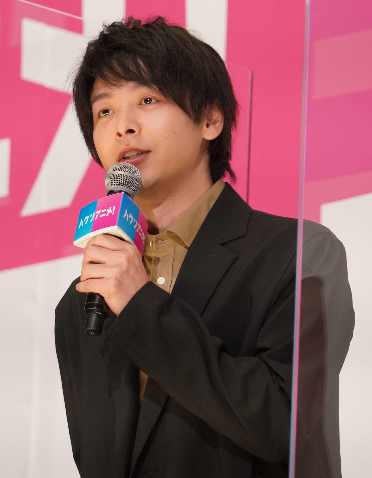 映画「ハケンアニメ！」の公開記念舞台あいさつに出席した中村倫也（撮影・佐藤成）