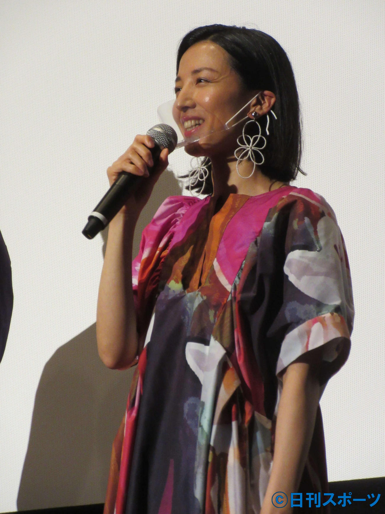 映画「辻占恋慕」初日舞台あいさつに出席した早織（撮影・加藤理沙）