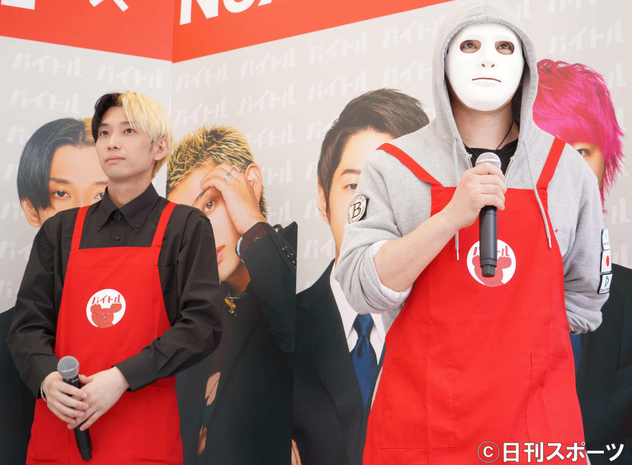 「バイトル」のゲリライベントに出席したヒカル（左）とラファエル（撮影・佐藤成）