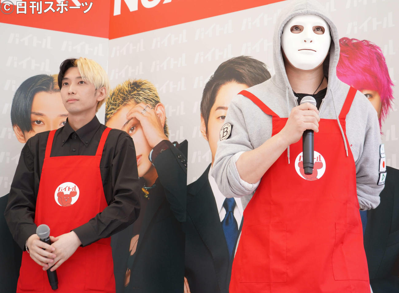 「バイトル」のゲリライベントに出席したヒカル（左）とラファエル（撮影・佐藤成）