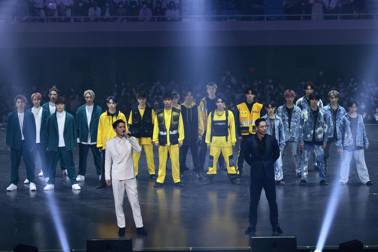 「iCON Z～Dreams for children～」男性部門でプロデューサーを務めたEXILE SHOKICHI（左）とAKIRA