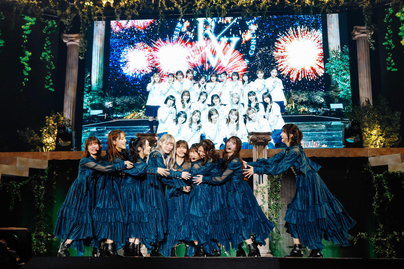 櫻坂46渡邉理佐の卒業コンサートで身を寄せ合う一期生たち