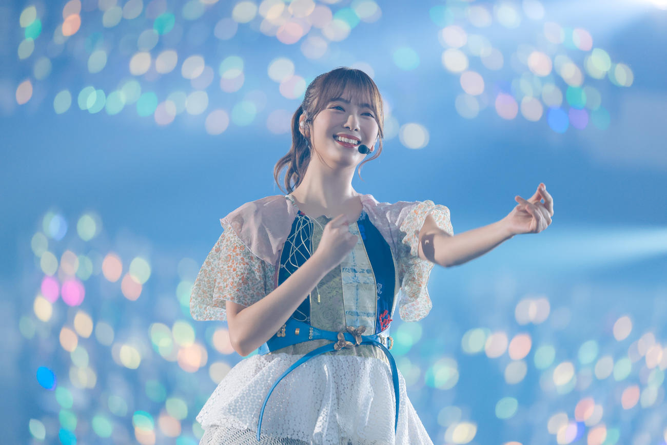 渡邉理佐の卒業コンサートでパフォーマンスする田村保乃