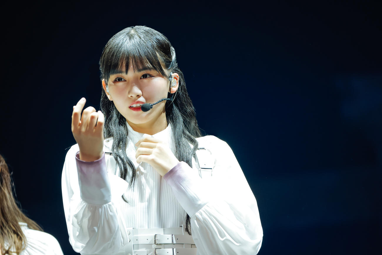 渡邉理佐の卒業コンサートでパフォーマンスする櫻坂46山崎天