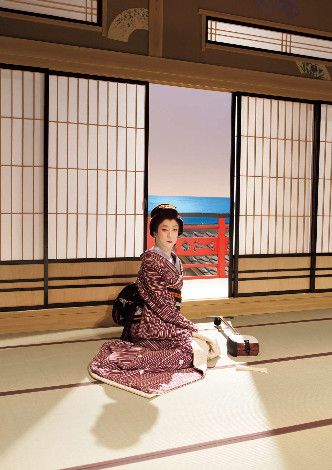「ふるあめりかに袖はぬらさじ」で坂東玉三郎が演じる芸者お園（岡本隆史氏撮影）