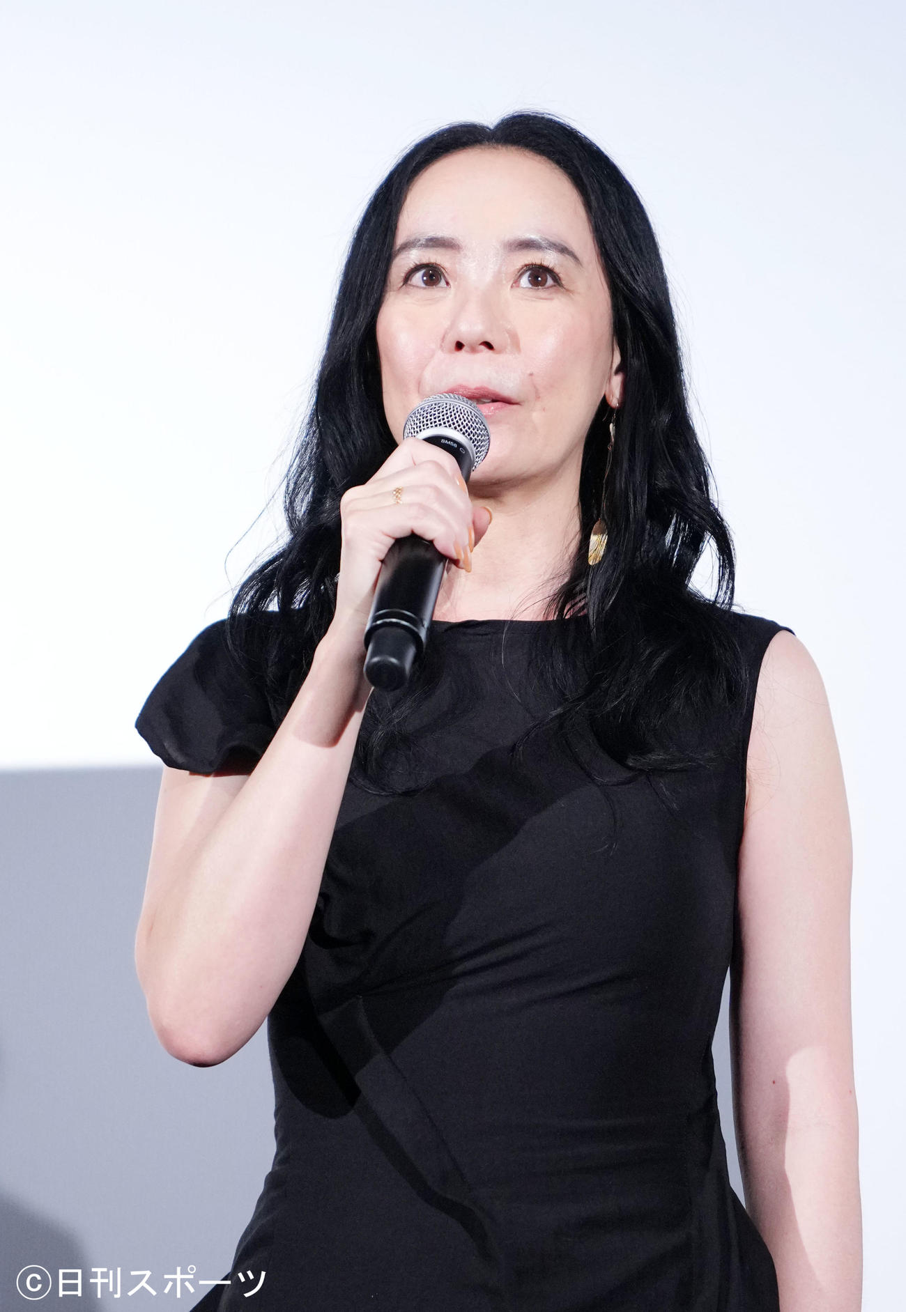 「東京2020オリンピックSIDE：A」完成披露試写会舞台あいさつに登壇し作品への思いを語る河瀬直美総監督（撮影・横山健太）