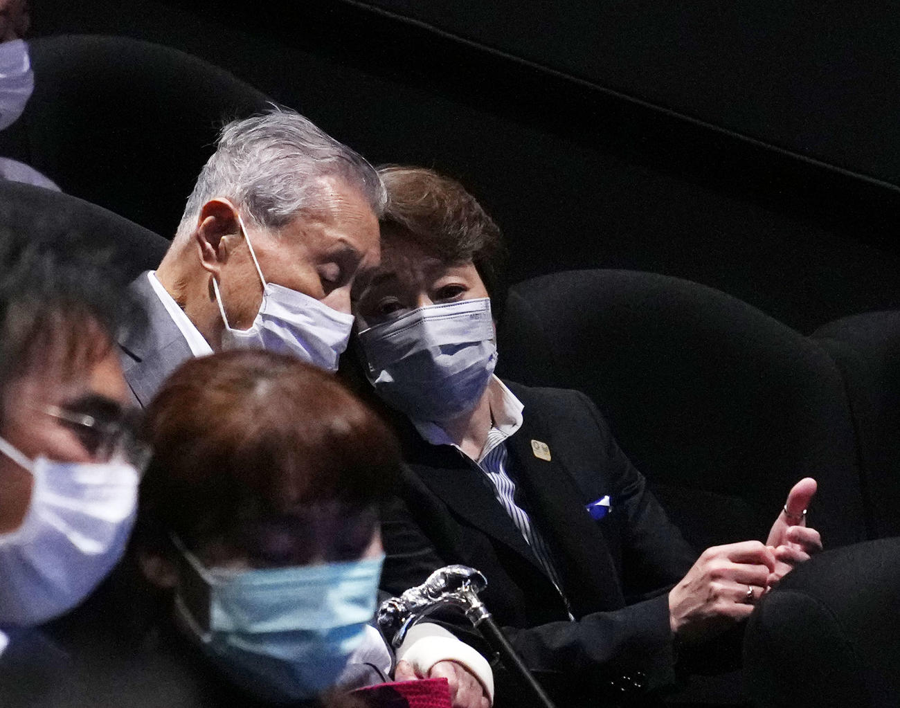「東京2020オリンピックSIDE：A」完成披露試写会に駆けつけた森喜朗氏（左）と橋本聖子氏（撮影・横山健太）