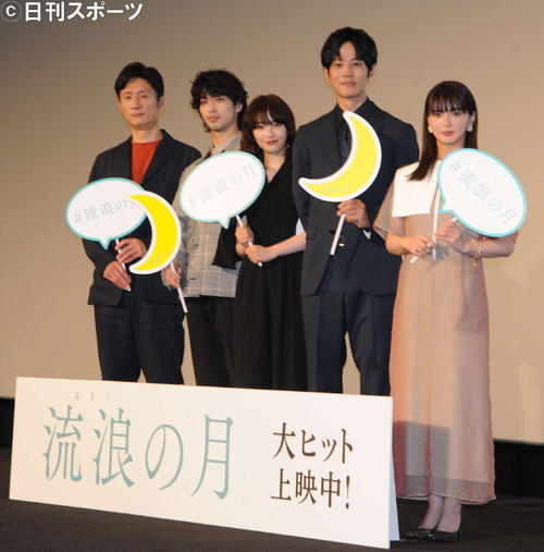 映画「流浪の月」大ヒット御礼舞台あいさつに出席した、左から李相日監督、横浜流星、広瀬すず、松坂桃李、多部未華子（撮影・松尾幸之介）