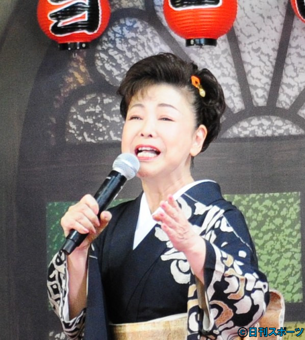 新曲の発売記念イベントを行った中村美律子