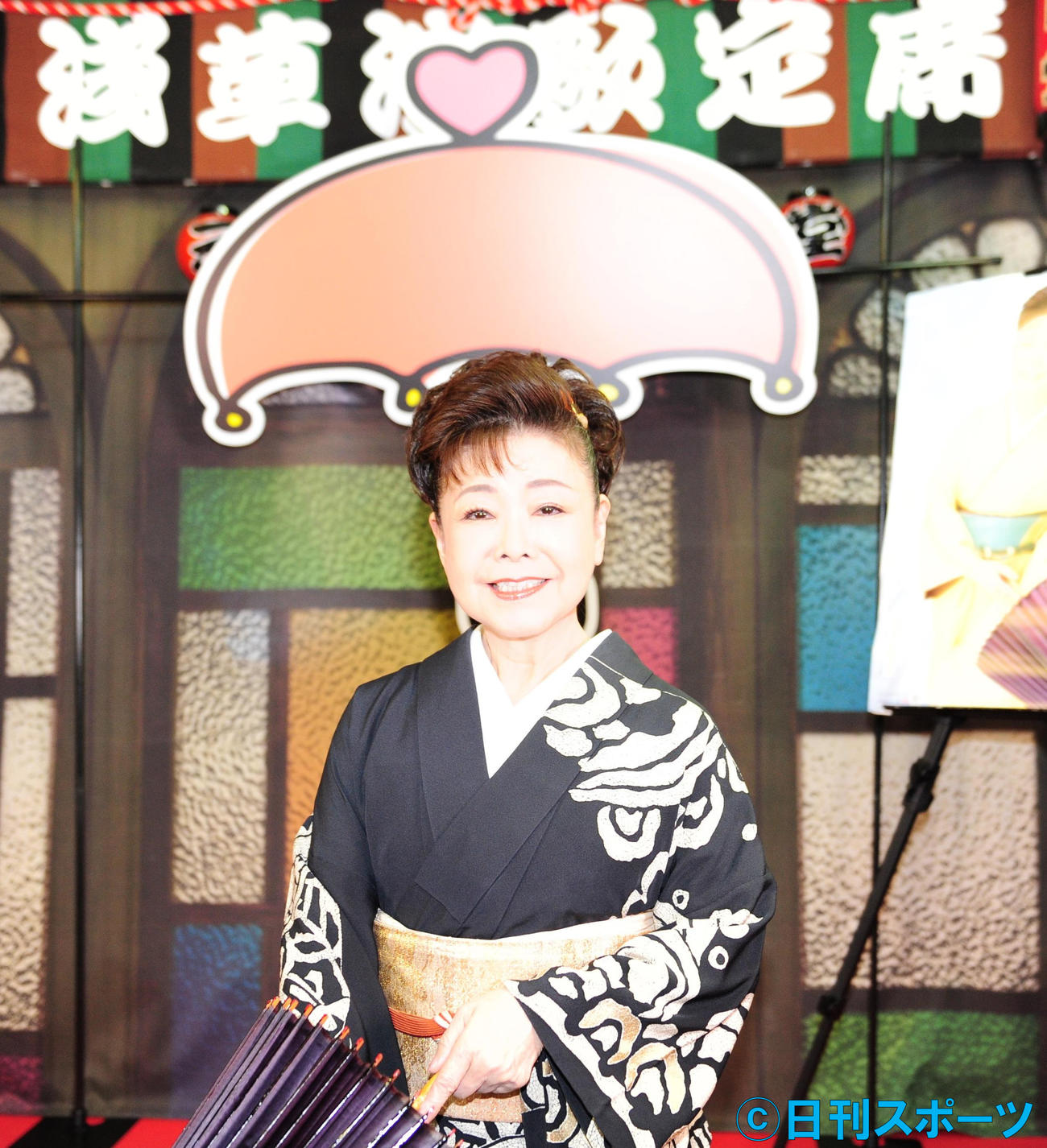 新曲の発売記念イベントを行った中村美律子