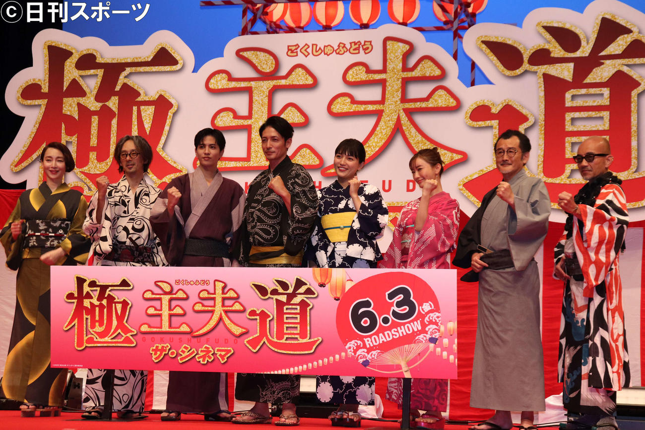 映画「極主夫道　ザ・シネマ」公開直前祭に出席した、左から稲森いずみ、滝藤賢一、志尊淳、玉木宏、川口春奈、松本まりか、吉田鋼太郎、竹中直人（撮影・加藤理沙）
