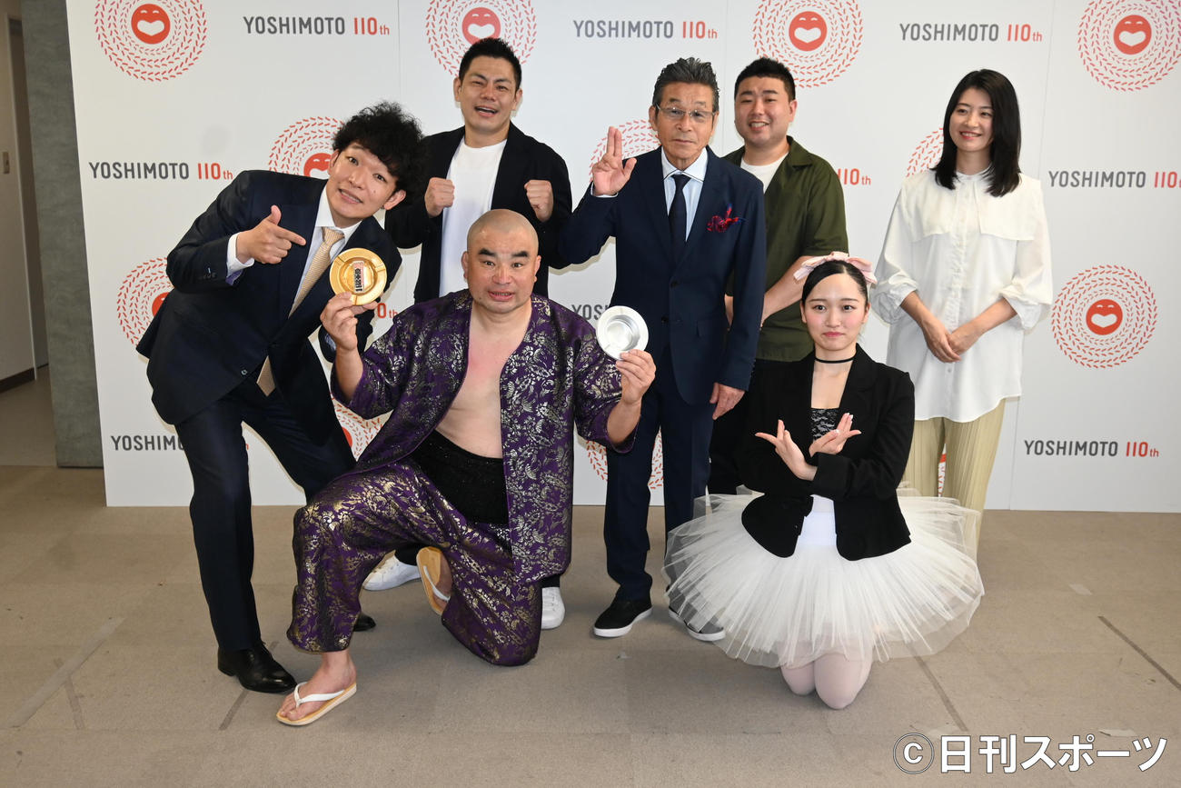 前列左からもじゃ吉田、タックルながい。、松浦景子、後列左から太田芳伸、間寛平GM、清水啓之、鮫島幸恵（撮影・松浦隆司）