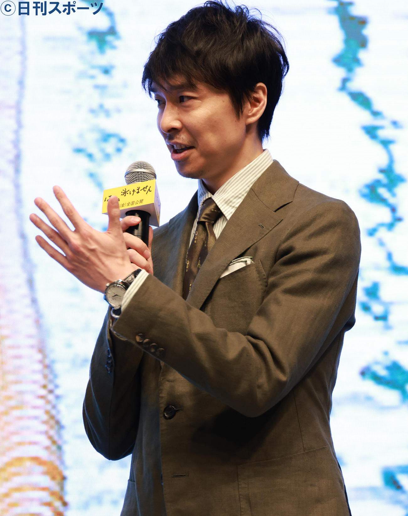 映画「はい、泳げません」の公開直前イベントを行っ長谷川博己（撮影・中島郁夫）