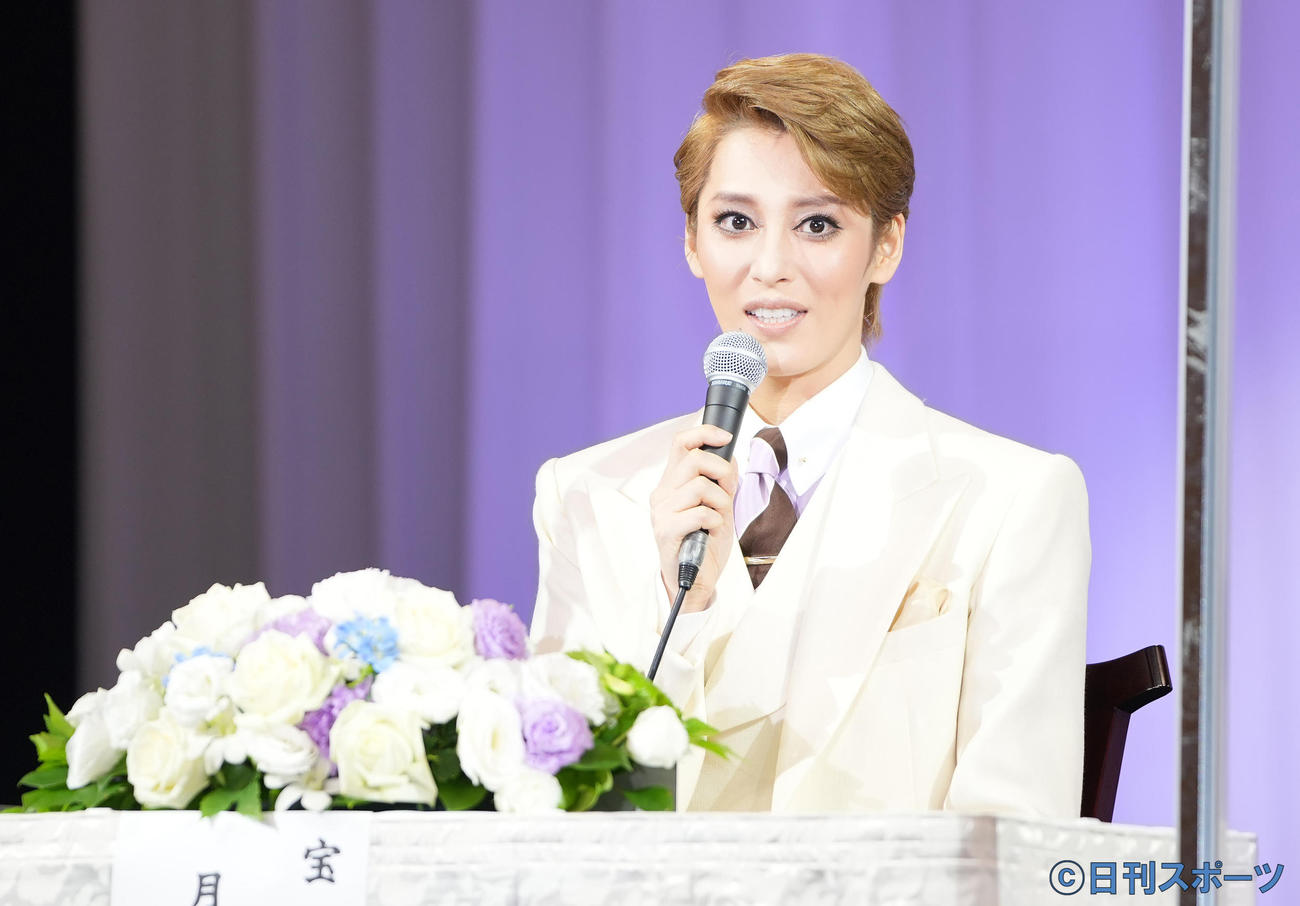 宝塚歌劇月組公演「グレート・ギャツビー」制作発表会に臨んだトップ月城かなと（撮影・鈴木みどり）