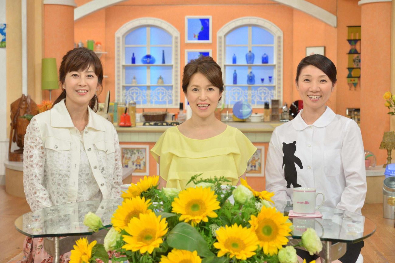 フジテレビ系「はやく起きた朝は…」のレギュラー29年目の左から森尾由美、磯野貴理子、松居直美