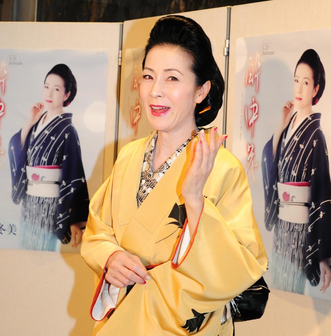 新曲「酔中花」の発売記念イベントを行った坂本冬美