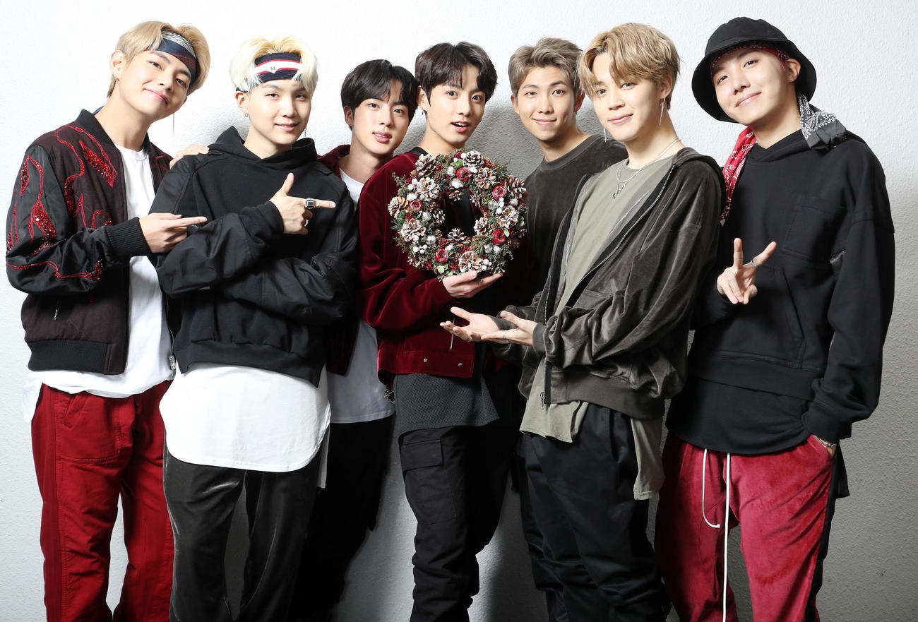 BTS（防弾少年団）。左からV、SUGA、JIN、JUNG KOOK、RM、JIMIN、J－HOPE（2017年12月撮影）
