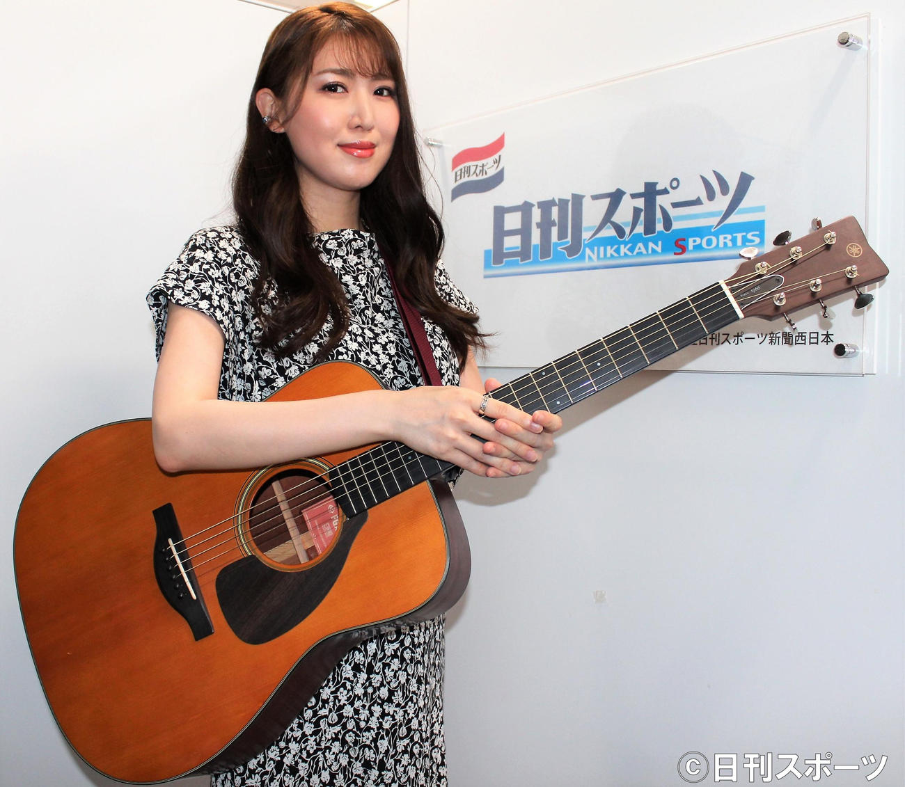 日刊スポーツ新聞社に新曲PRで来社したおかゆ（撮影・鎌田敏晴）