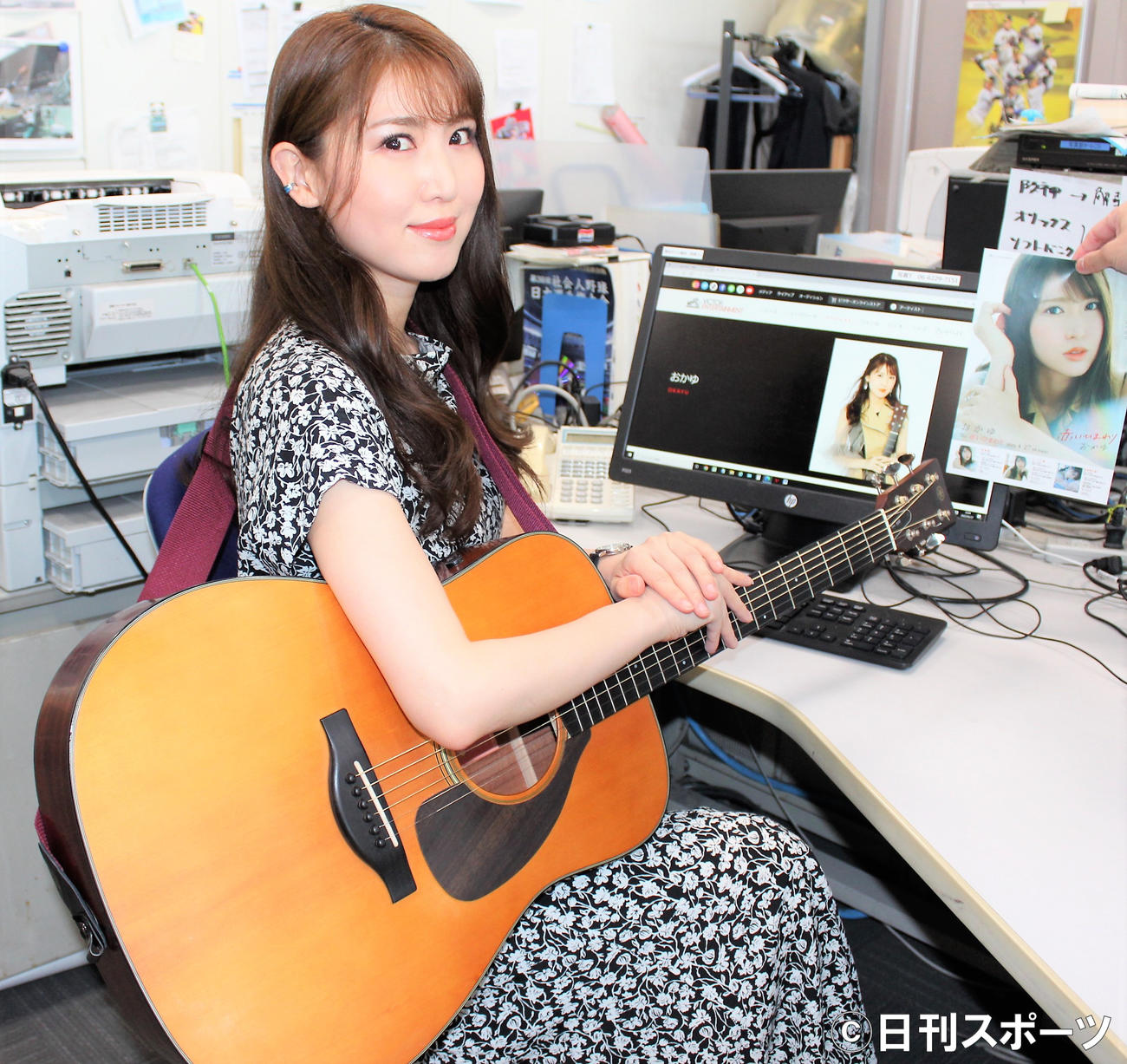 日刊スポーツ新聞社に新曲PRで来社したおかゆ（撮影・鎌田敏晴）