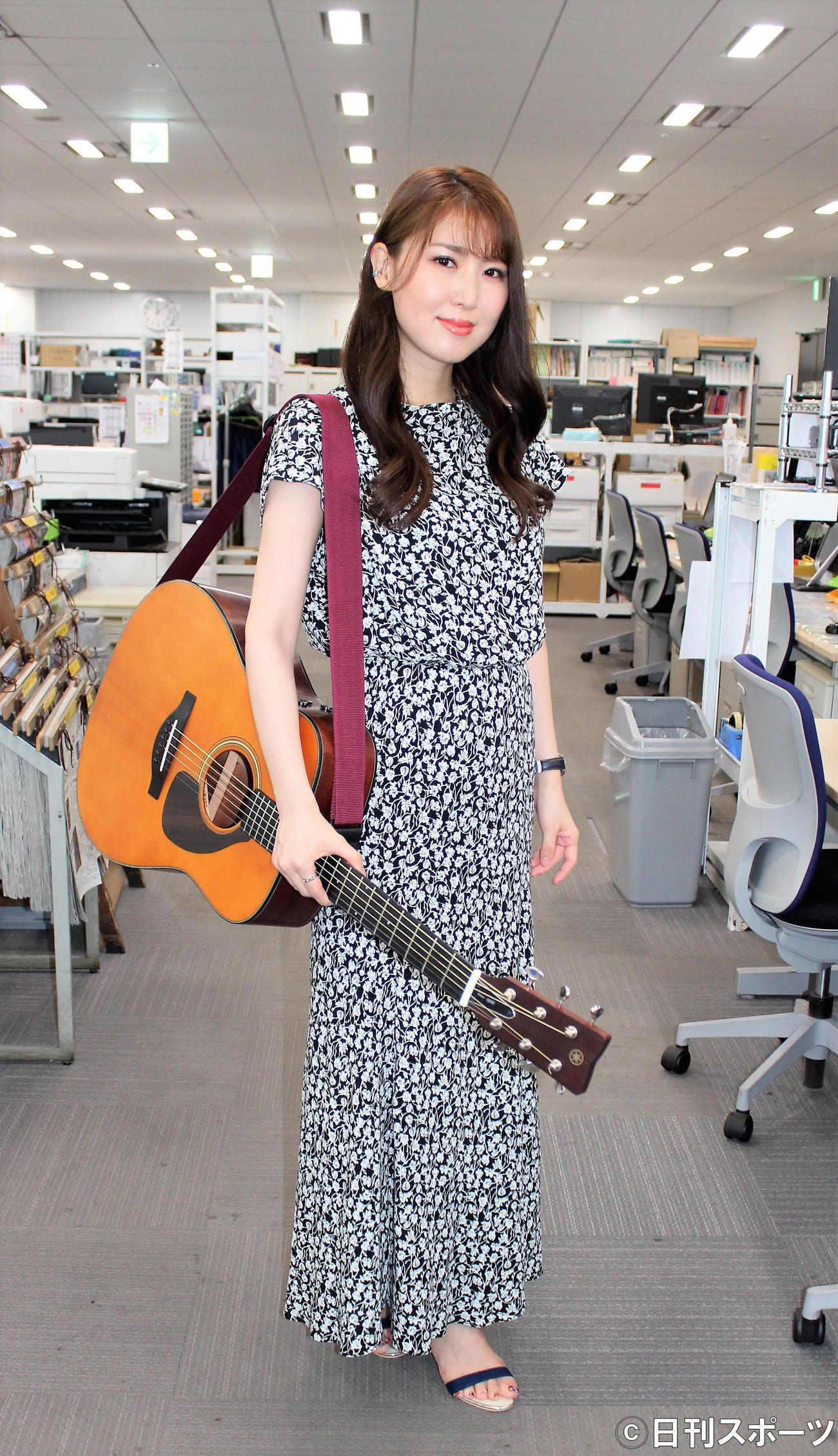 日刊スポーツ新聞社に新曲PRで来社したおかゆ（撮影・鎌田敏晴）