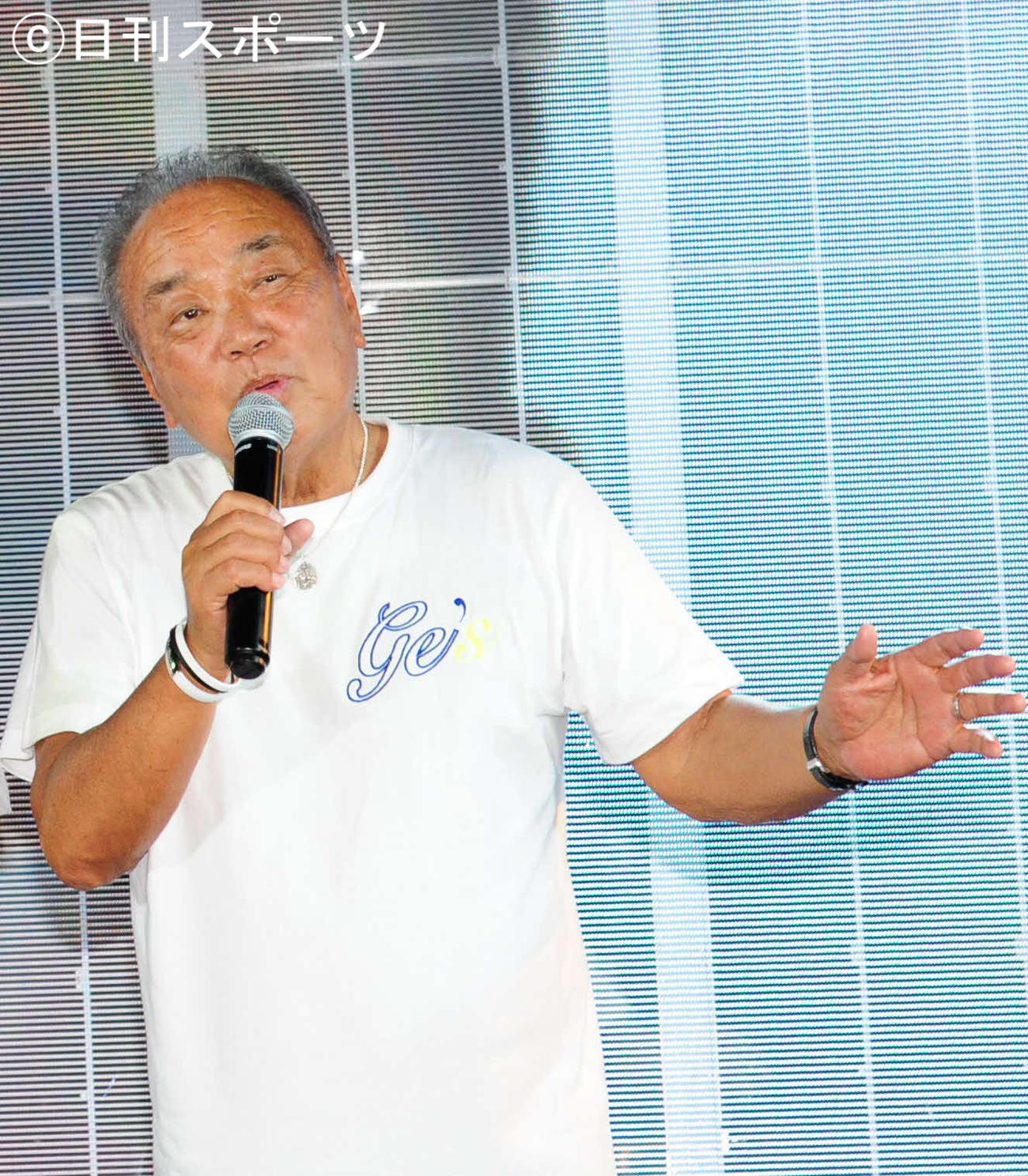 新曲「じんせいいちどだろ」の発表会を行った美樹克彦