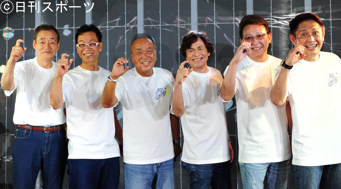 新曲「じんせいいちどだろ」の発表会を行った、左から愛田健二、清水アキラ、美樹克彦、島田洋八、古閑正美、ゆーとぴあピース