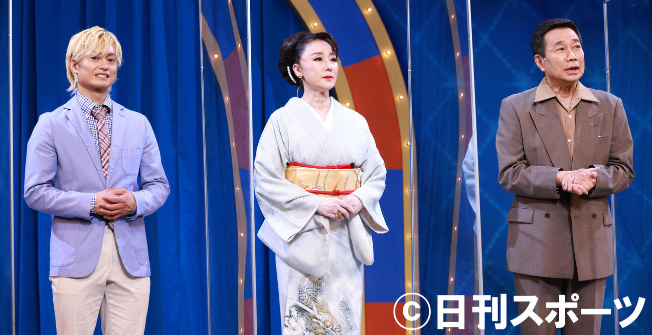 熱海五郎一座「任〓（人ベンに峡の旧字体のツクリ）サーカス～キズナたちの挽歌～」で会見する、左から塚田僚一、浅野ゆう子、三宅裕司（撮影・中島郁夫）