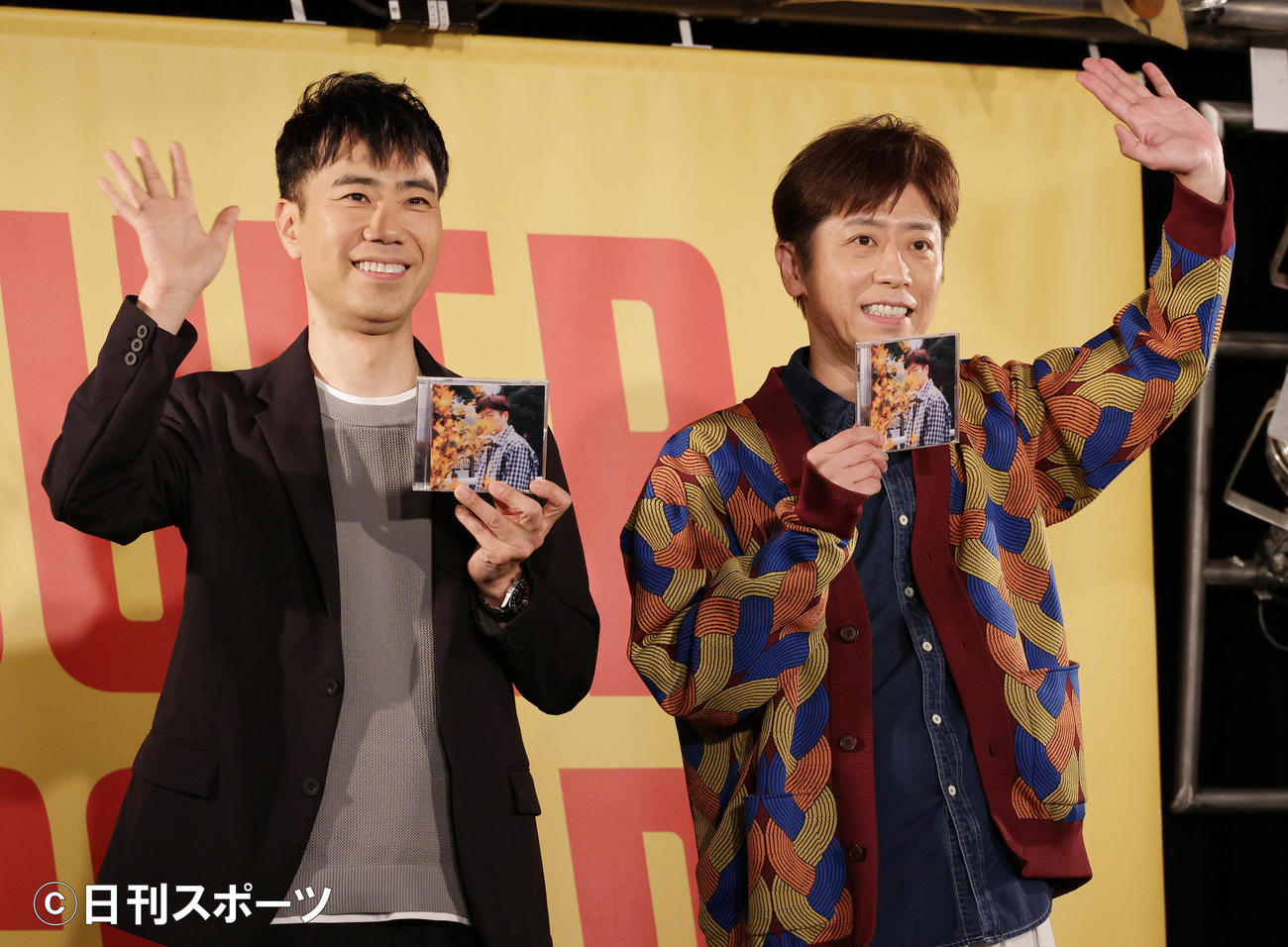 カバーアルバム「マカロワ」発売記念イベントを行う後藤輝基（右）とプロデュースした藤井隆（撮影・中島郁夫）