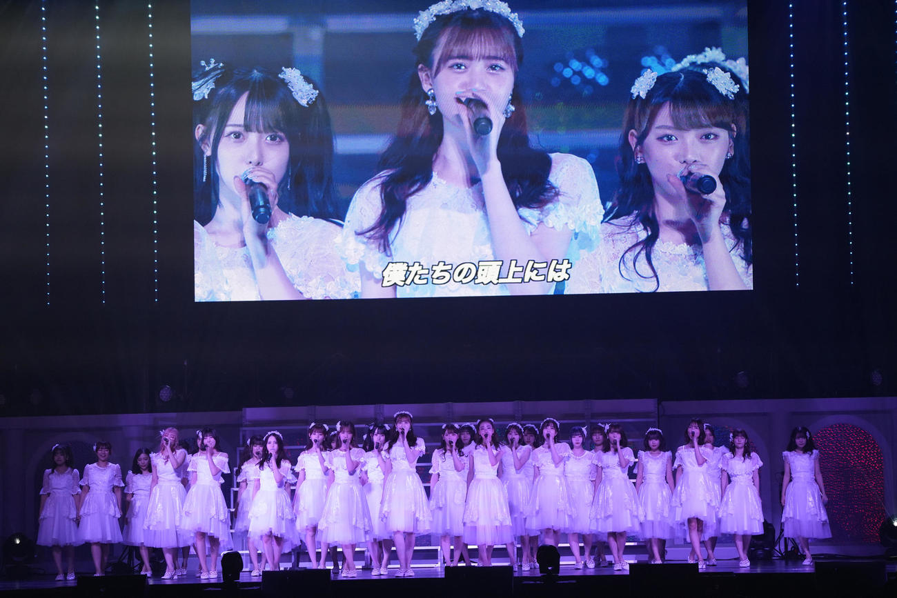 ラストライブの昼公演「LAST DANCE」を行ったラストアイドル