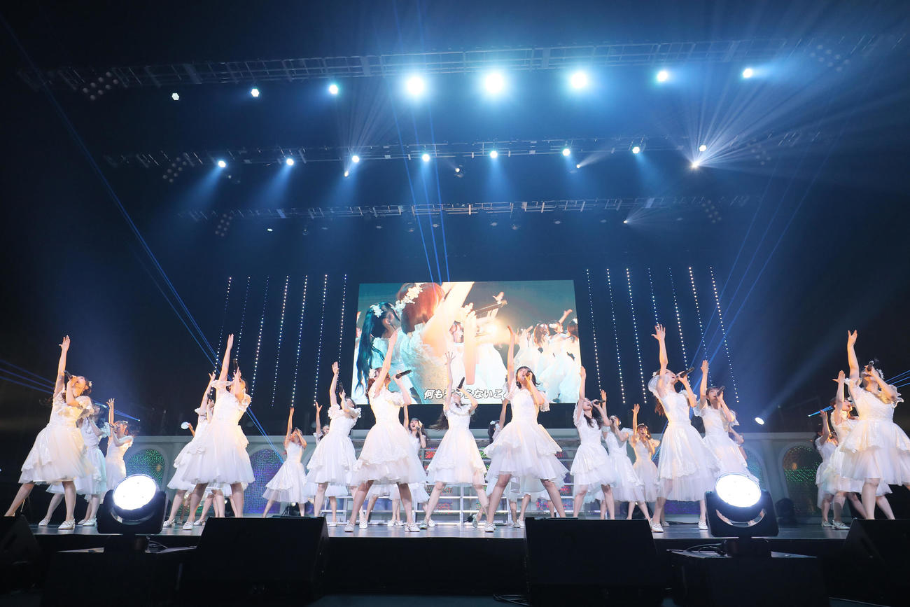 ラストライブの昼公演「LAST DANCE」を行ったラストアイドル