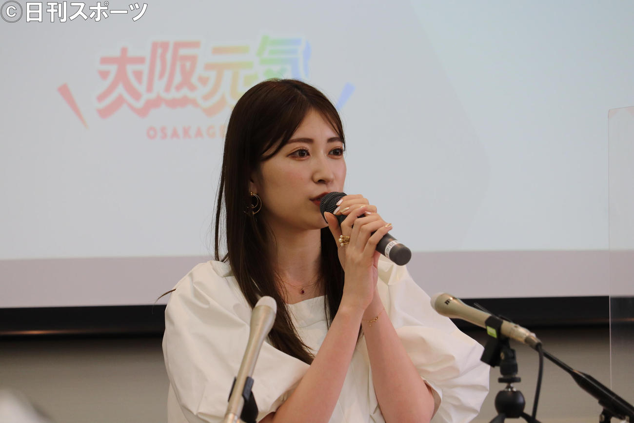 観光大使就任にコメントする吉田朱里（撮影・竹本穂乃加）